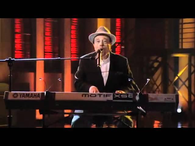 Sergio Mendes performs Mas Que Nada w Michael Bearden & The Ese Vatos