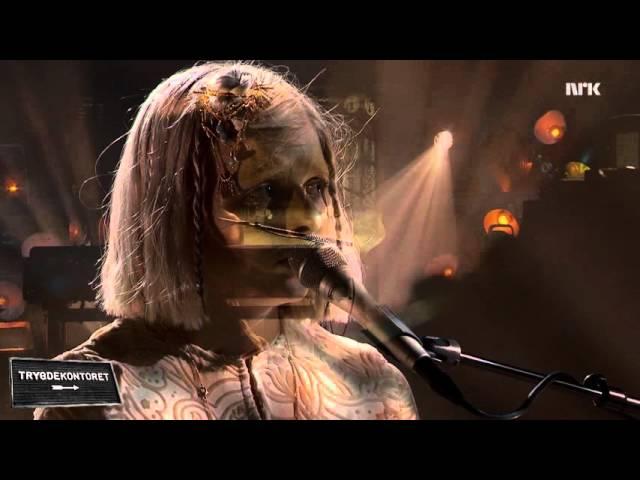 Aurora - «Life on Mars» (David Bowie)
