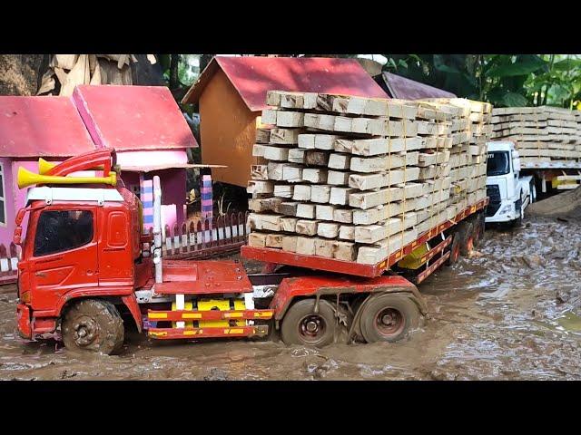 JALAN PARAH BERLUMPUR ‼️ RC TRUK HINO TRAILER DAN QUESTER BERMUATAN KAYU OFROAD DI JALAN BERLUMPUR