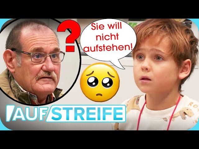 Irgendwas stimmt mit Mama nicht!  Kleiner Junge im Pyjama sucht Wache auf | Auf Streife | SAT.1