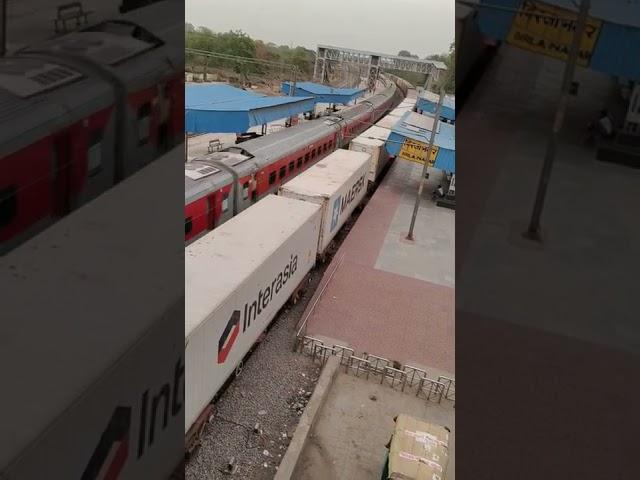 Satabdi express superfast train #sanjeev the vlogs #train