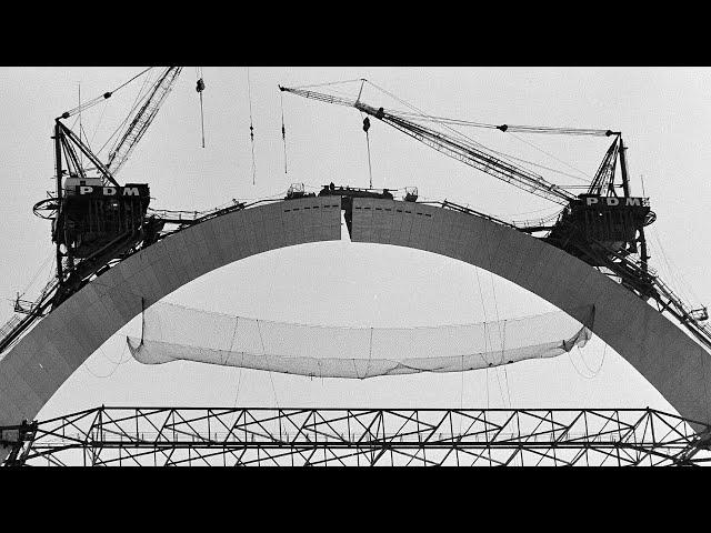 1965: Final piece of the Gateway Arch put in place