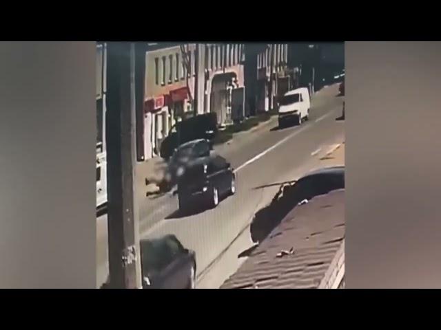 Момент ДТП, в якій загинув військовий, потрапив на відео