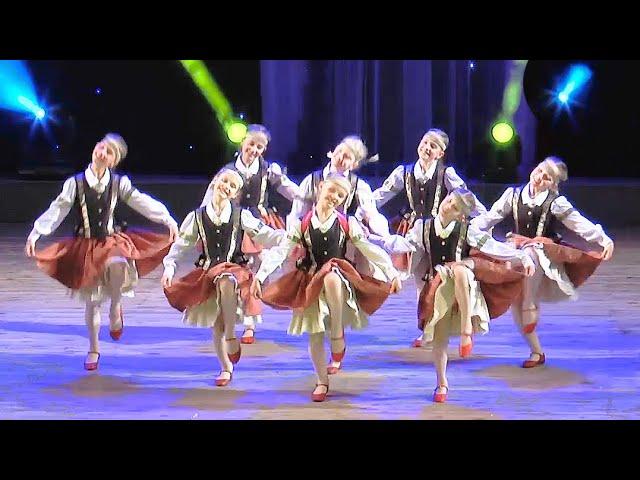 "Гра"-латишський танець. "Щасливе дитинство" -Харків.
