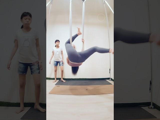 Partner aerial yoga