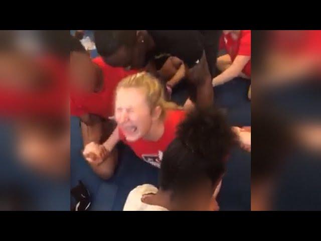 13-Year-Old Cheerleader Cries in Agony Over Painful Split During Practice