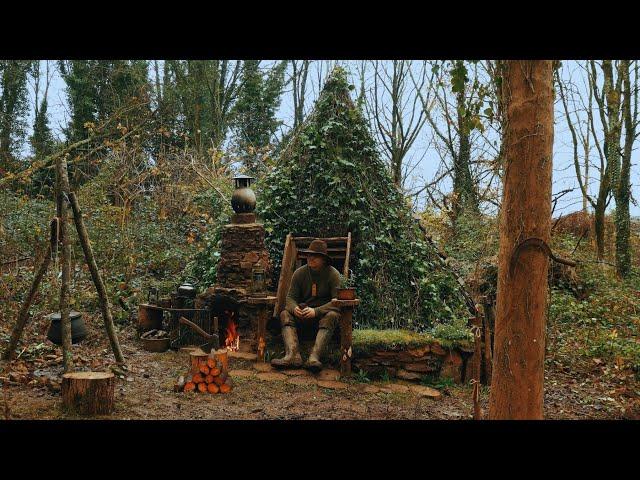 SURVIVAL TREEROOT SHELTER (part1) - 7 DAY'S SOLO  BUSHCRAFT AND BUILDING !