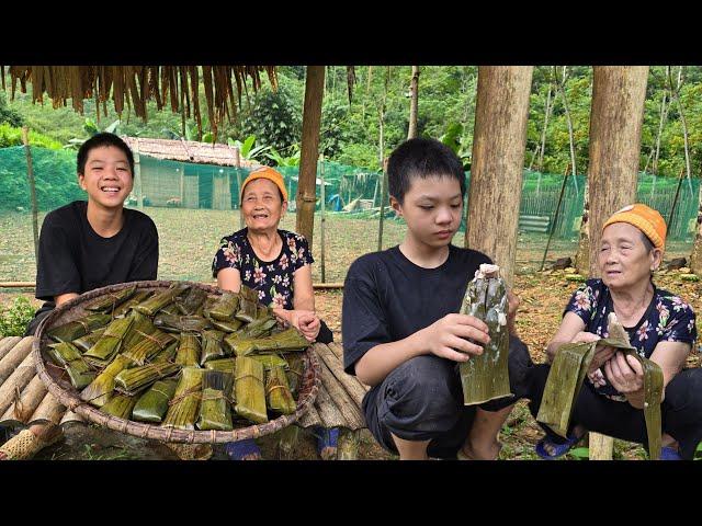 The orphan boy and his grandmother made taro cakes together to sell and ate delicious cakes happily.