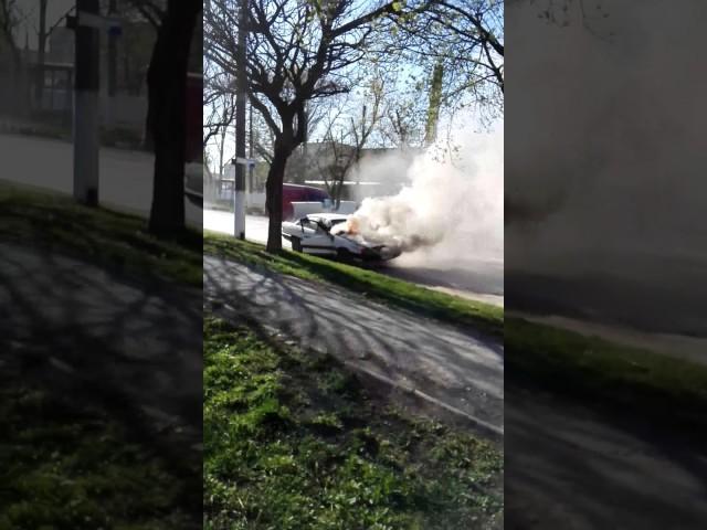 В бельцах сгорел ауди
