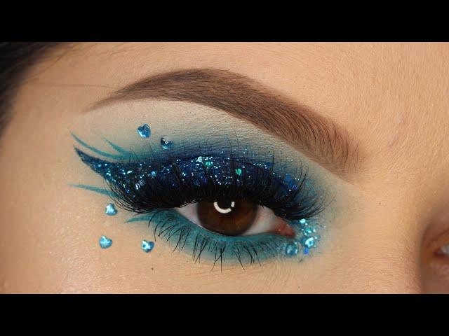 Maquiagem Azul com Glitter e Pedrinhas