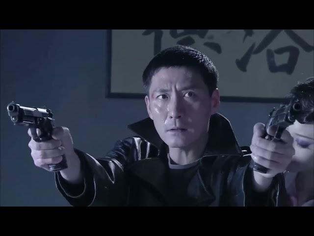 Chinese agent surrounded! Using two pistols, takes down 1000 criminals!