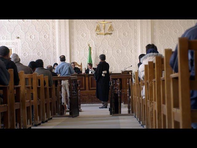 Algérie : après la Justice du téléphone, voici la Justice des SMS