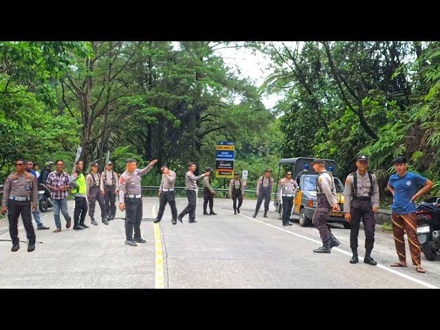 Puluhan Polisi Berjaga‼️ Jalan Terpaksa Ditutup Total, Insiden Mengerikan Sore ini di Sitinjau Lauik