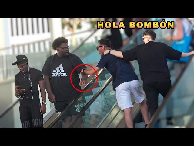 TOCAMOS A CHICOS EN LAS ESCALERAS MECÁNICAS #2 [Broma Cámara Oculta]