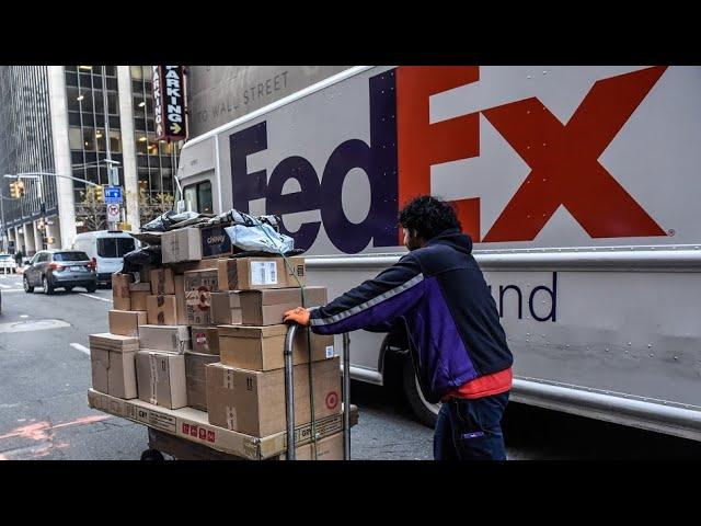 FedEx Plans to Spin Off Freight Division, Cuts Forecast