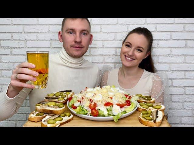 МУКБАНГ САЛАТ ЦЕЗАРЬ с курицей БУТЕРБРОДЫ СО ШПРОТАМИ ответы на вопросы MUKBANG CAESAR SALAD рецепт