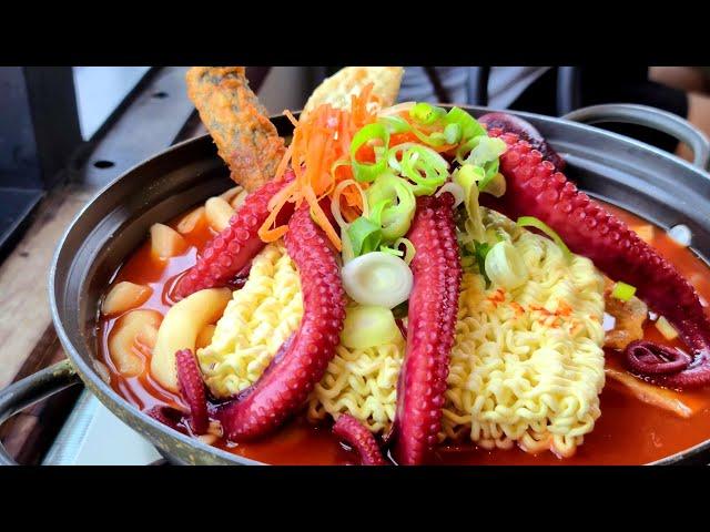 Octopus Tteokbokki (Spicy rice cake) - Korean food