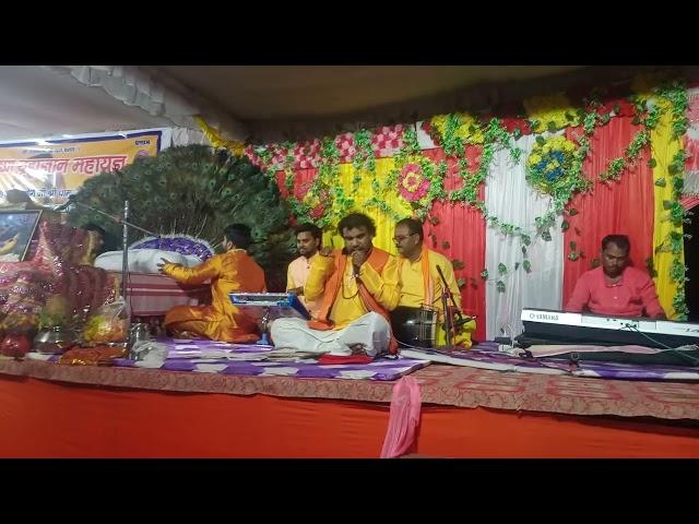 Bhagwat Katha ke dauran bhajan prastut karte hue gayak Guddu... kyon Karta hai kapat kamai.....