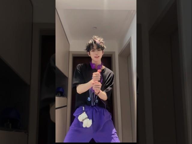 wik Shake | wik摇手势舞我先跳, Hand Shake Dance (unknown) – Yu Chen #dancecover