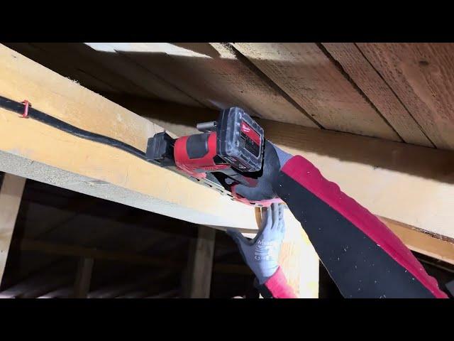 Cum fixăm cablurile pe lemn? Milwaukee M12 BCST