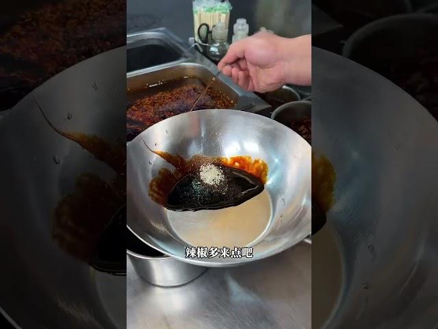 西安街头17元一碗肉哨子干拌面绝了 #地方特色美食