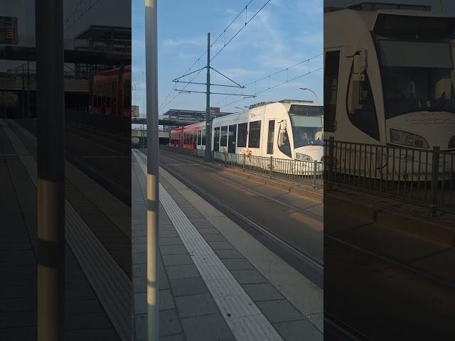 Départ d'un RegioCitadis sur le Tram 19 de la HTM à Station Ypenburg en direction de Leidschendam