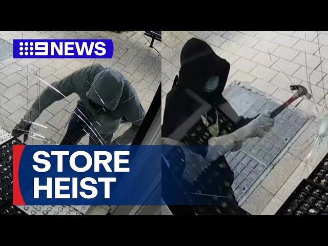 Wild attempted jewellery store heist caught on camera | 9 News Australia