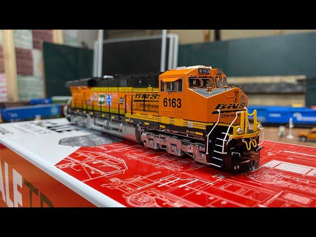 Review: Scaletrains.com Rivet Counter ES44AC (BNSF 25th Anniversary)