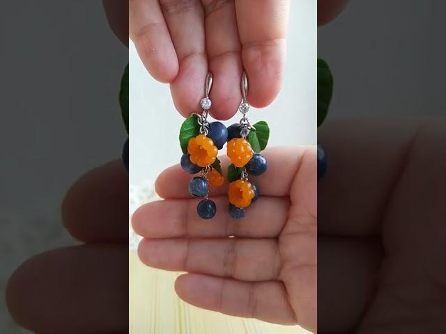 Cloudberry, blueberry earrings. Made of baked polymer clay. #earrings #berry #polymerclay