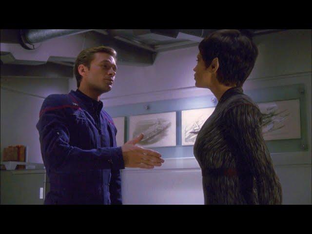 T'pol meets Trip for the first time