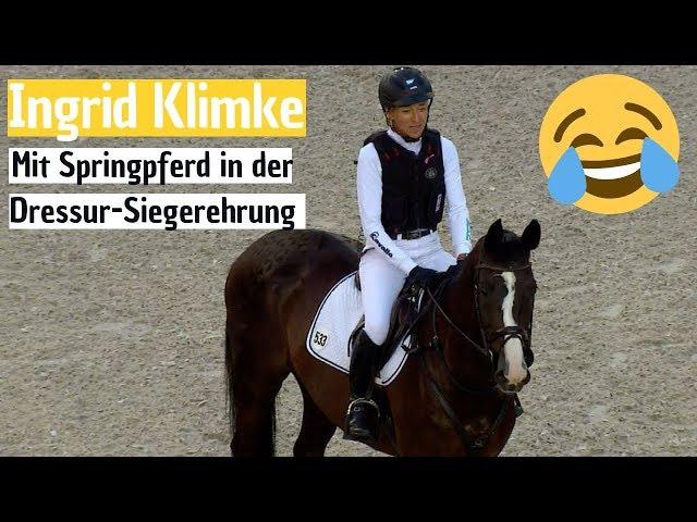 Mit dem Springpferd in der Dressur-Siegerehrung  | Das kann nur INGRID KLIMKE! | CHIO Aachen 2018