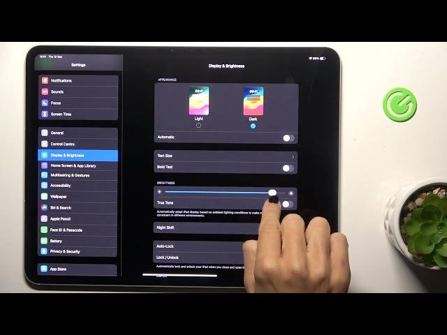 Apple iPad Pro 13-Inch (2024): How to Enable Dark Mode?| Activate Dark Theme for Easy Viewing