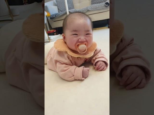 안잔척하는4개월아기