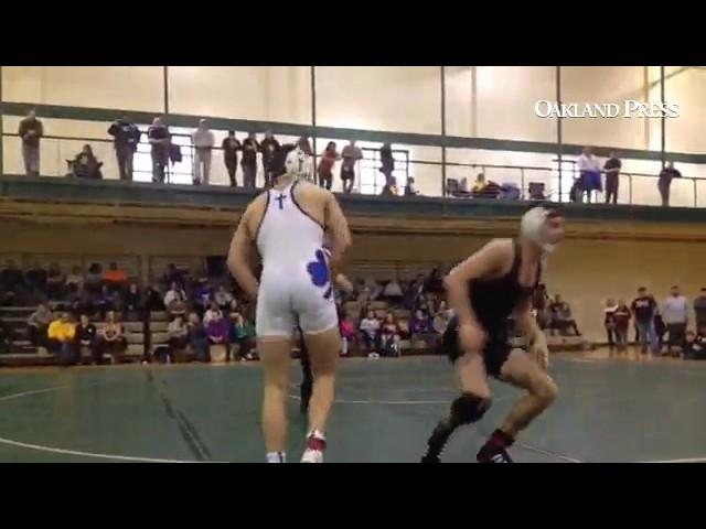 West Bloomfied's Ross Bahro beats Catholic Central 'a Evan Toth at Novi district #mipzwrestling