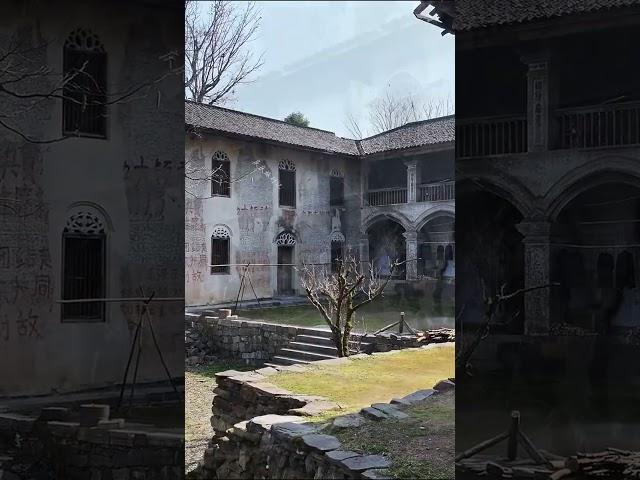 隐藏在深山里的百年老宅，建于1911年，历时8年建成，如今他的后人还在此留守！