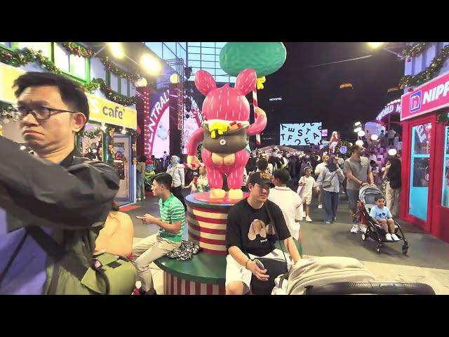 centralwOrld   Bangkok Thailand December 2024