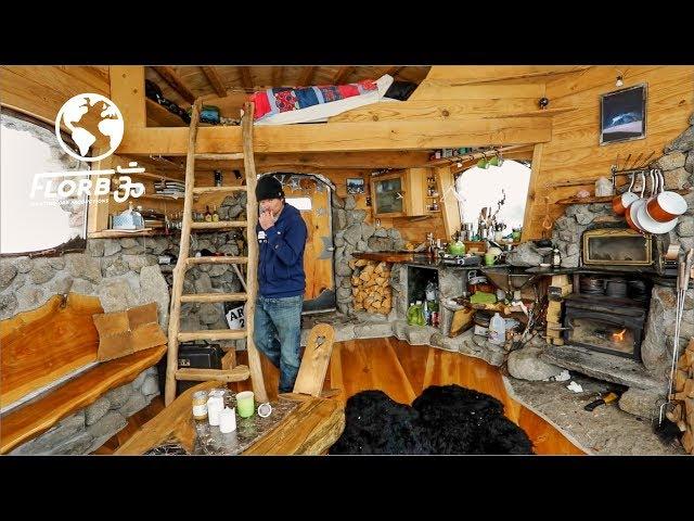 SNOWBOARD PRO Built a Sublime OFF-GRID TINY HOME