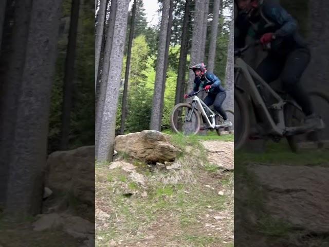 Drop im Bikepark Spicak