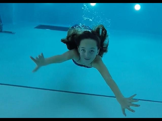 Carla Underwater - Swimming underwater with my mom