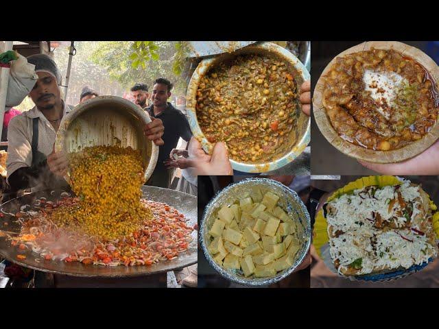 Harpal Yadav Ji Ke Tawa Fry Chole Kulche || Delhi Street Food