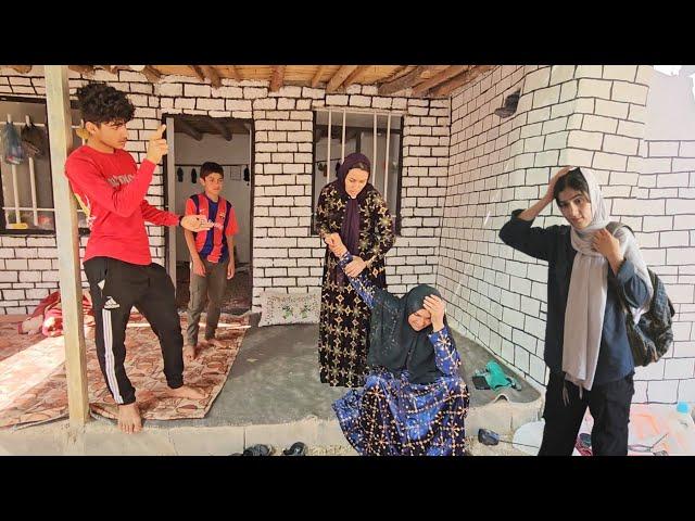 Javad's family talks to Azar to find out about his health during the war