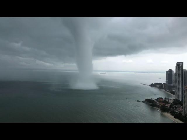 Tornado hit at Tanjung Bungah, Penang , Malaysia [Puting beliung Tanjung Bungah Penang]