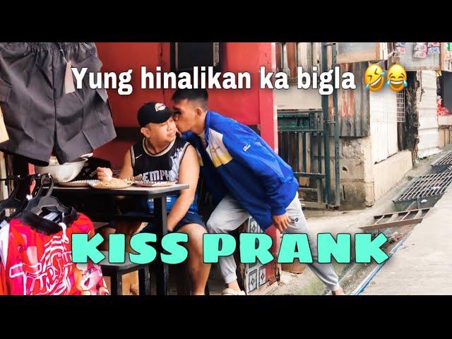 Yung halikan ka patalikod PUBLIC PRANK