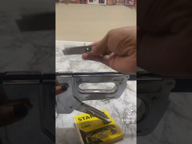 How to app staples to a staple gun. #decor #diy #renterfriendly #stapler #stanley #wallart