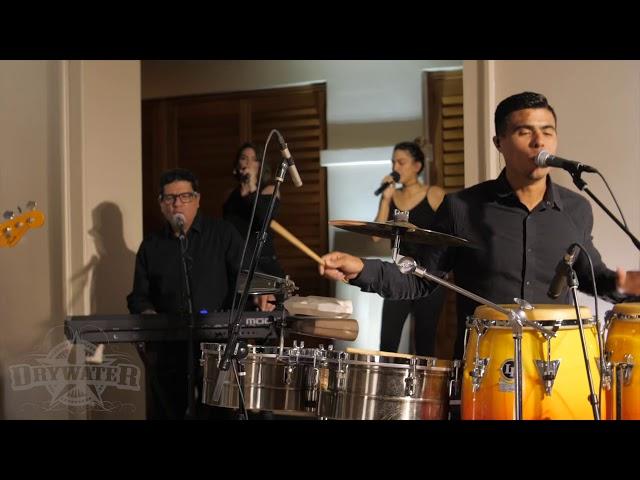 Best Latin Wedding Band: Oye Como Va