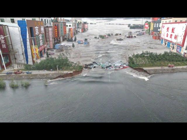 5 Minutes ago in China! Dongting Lake embankment collapsed. Cities and villages in Hunan sank