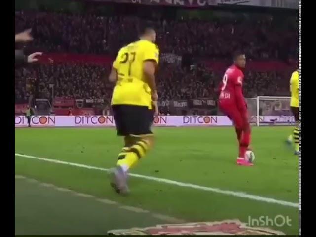 ‪Leon Bailey nutmegs Emre Can - tells him to calm down