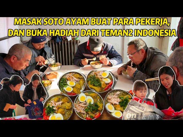 MASAK SOTO AYAM BUAT PARA PEKERJA DAN DIKASIH BANYAK HADIAH DARI INDONESIA, SEKELUARGA SENANG & SUKA