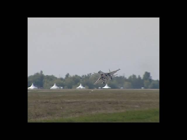 Su-35BM Crazy stunt landing  - MAKS 2009