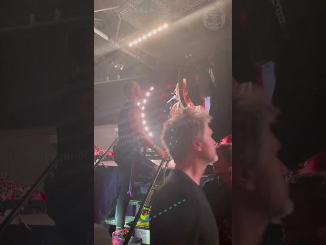 Chris Martin’s Reaction to Dilaw’s Performance of ”Uhaw” During Coldplay MOTS Manila